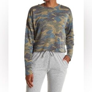 Worn 1X, Socialite, Womens, LS lightweight, cropped top in camo print